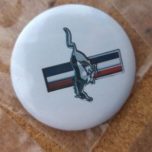 ✨4/$10✨2-inch individual Mustang pinback button